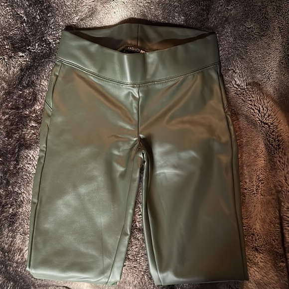 Fashion nova faux leather leggings - Picture 3 of 3